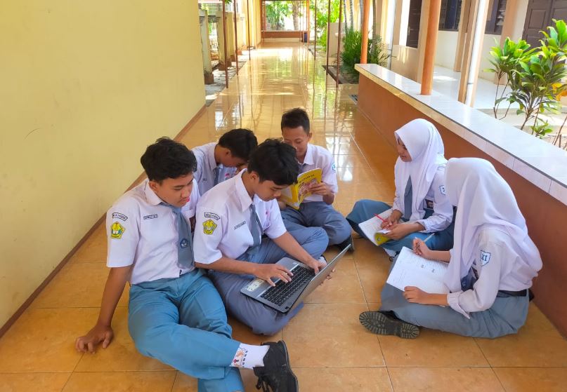 Menjaga Semangat Belajar di Tengah Keterbatasan Fasilitas